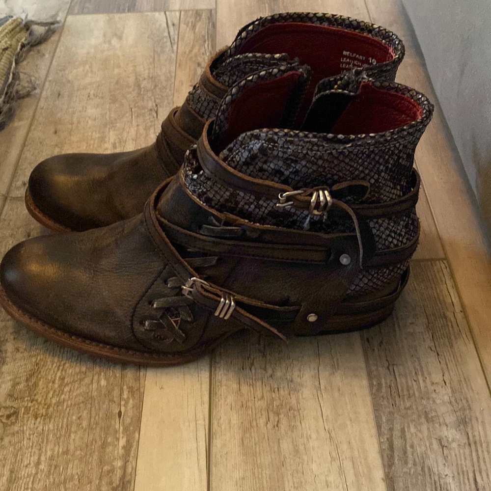 Black Freebird short boots size 10 distressed